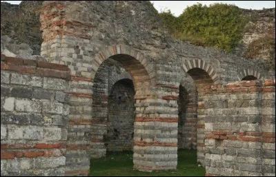 Votre ami Gérard déménage pour aller habiter à Bavay,dans quel département sera-t-il ?