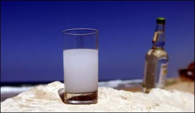 Envie d'une eau-de-vie libanaise préparée avec du jus de raisin fermenté aromatisé avec des graines d'anis ? En insérant une lettre au mot "arc", c'est possible !