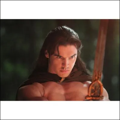 Quel est le surnom que Damon donne au chasseur sur l'île ?