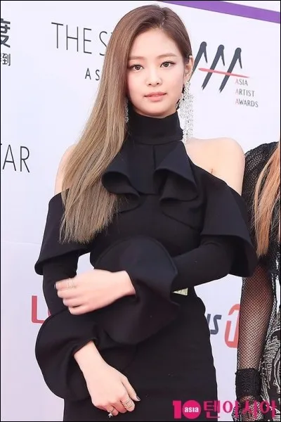 Avec quel membre des BigBang a-t-elle chanté "Black" ?