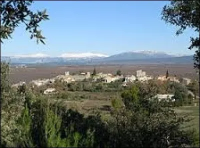 Village médiéval fortifié Varois, Montmeyan se situe en région ...