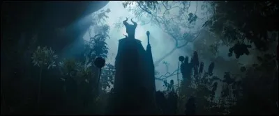 En ombre chinoise, la silhouette reconnaissable d'un célèbre personnage de film, animé ou non. Qui est-ce ?