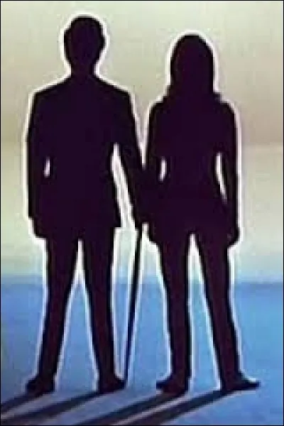 En ombre chinoise, ce sont les personnages cultes John Steed et Madame Emma Peel. Quelle est la nature de leur relation dans la série The avengers (Chapeau melon et bottes de cuir) ?