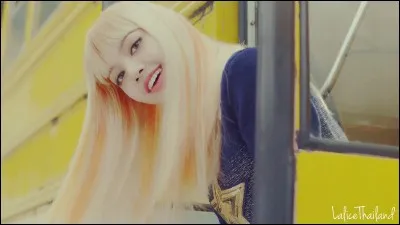 Avec quel membre des GOT7 est-elle l'amie d'enfance ?