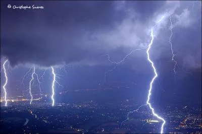 Quel est le nombre moyen par an, de dcs par la foudre en France ?