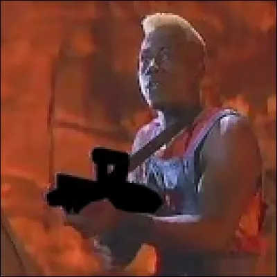 Quelle arme porte Simon Phoenix (Westley Snipes) dans "Demolition Man" (oui, cette arme existe) ?