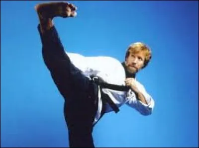 &laquo; Je vous pr&eacute;viens : Attention o&ugrave; vous mettez les pieds ! &raquo; Quelle est la c&eacute;l&egrave;bre r&eacute;plique de Chuck Norris &agrave; cette mise en garde ?