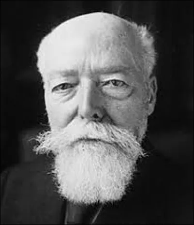 Né à Aurillac, Paul Doumer fut président de la République en 1931. Comment meurt-il en 1932 ?