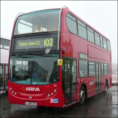 Tu es debout dans le bus, que fais-tu ?