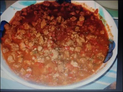 L'axoa est un ragoût relevé au piment d'Espelette, à base de viande de/d' :