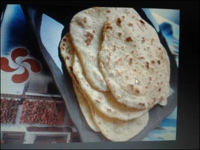 Le taloa est une galette à base de farine de :