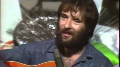 "J'ai pris l'amour, je m'en suis fait un monde, j'aimais les filles de plus en plus rondes.
J'ai pris le monde, je lui ai fait l'amour, mais ce salaud a fait lever le jour."