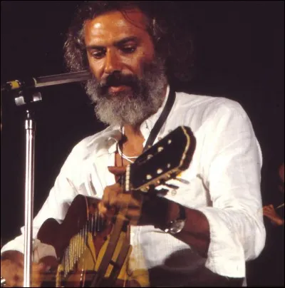 "Ils avaient vu la guerre ou étaient nés après et s'étaient retrouvés à St-Germain-des-Prés et s'il leur arrivait parfois de travailler, personne n'aurait perdu sa vie pour la gagner."