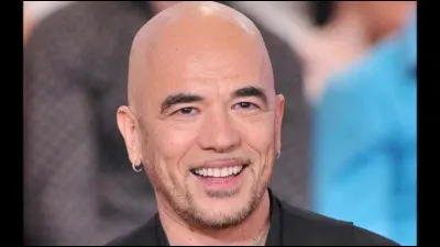 "Je n'ai d'yeux que pour elle 
Ma maison, ma tour Eiffel 
Quand mes amours prennent l'eau 
L'île aux oiseaux"