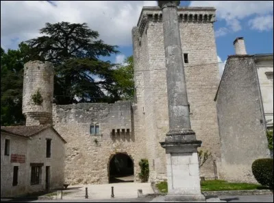 Le département de la Dordogne ne touche pas celui :