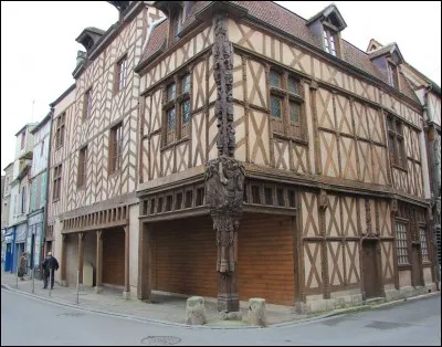 De ces quatre départements lequel n'est pas frontalier de celui de l'Yonne ?