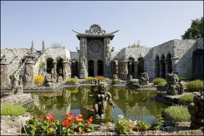 Quel département ne pourrez-vous pas rejoindre directement en partant de celui de la Mayenne ?