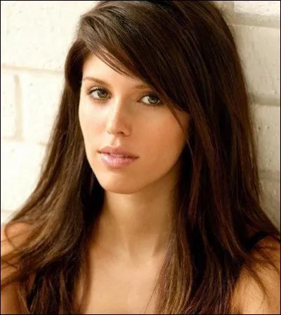 Grâce au sang de quelle personne, Vicky est-elle devenue un vampire ? (avant qu'elle achève sa mutation)