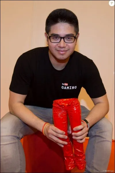 Pour conclure, voici le Rire Jaune, autrement dit Kevin Tran. Bref, quel âge a-t-il ?