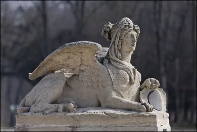 Quelle est la deuxième question que la sphinge pose à Annabeth ?