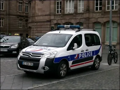 En France, le numéro de Police Secours est...
