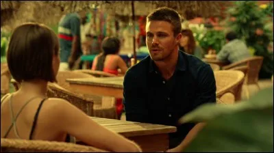 A la fin de la saison 2 Thea part de Starling City ; où Oliver la retrouve-t-il ?