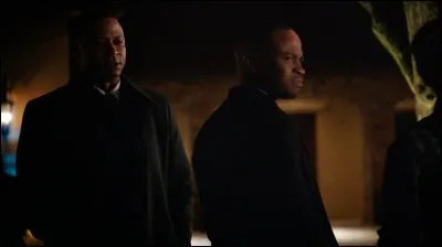 Lors d'un affrontement avec les Fantômes que découvre Diggle, alors qu'il le croyait mort depuis 8 ans ?