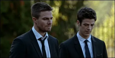 On voit dans plusieurs flashbacks Oliver et Barry sur une tombe ; à qui appartient cette tombe ?