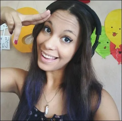 De quelle couleur sont ses yeux ?