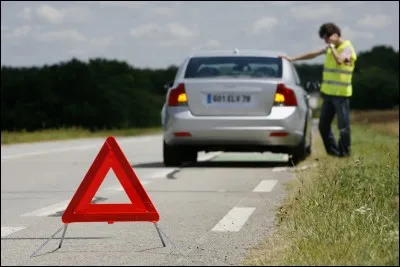 Ton ami tombe en panne d'essence, que fais-tu ?