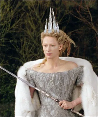 Comment se nomme la Sorcière blanche ?