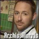 Qui incarne Archis Morris