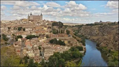 Quel fleuve passe à Tolède ?