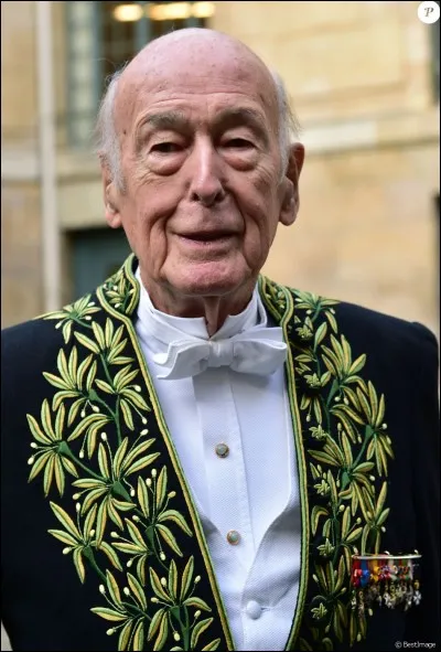 Valérie Giscard d'Estaing est / n'est ...