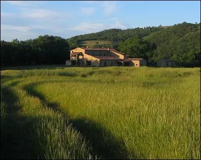 Quelle partie de la Toscane possédant une terre riche et fertile, est à forte prédominance rurale?