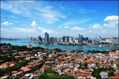 Xiamen fait partie des premières zones économiques spéciales ouvertes dans la Chine communiste pour attirer les investissements étrangers. Quand ces premières zones ont-elles été créées?