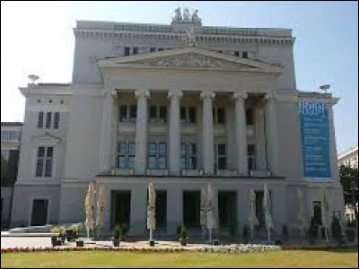 Durant quel si&egrave;cle a &eacute;t&eacute; construit l'Op&eacute;ra national de Riga ?