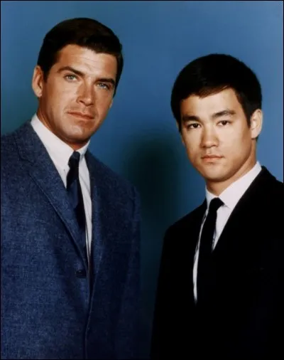 Dans quelle s&eacute;rie se fait-il conna&icirc;tre ?