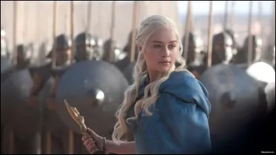 Quel événement a poussé Daenerys Targaryen à l'exil vers Essos ?