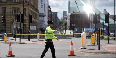 Qui lui a fait une chanson à la suite des attentats de Manchester survenus le 22 mai 2017 ?
