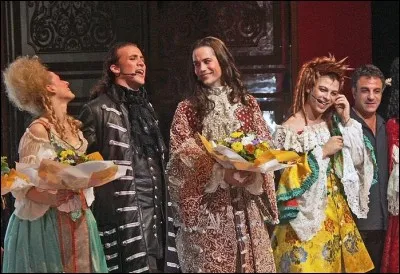 M - Emmanuel "Moire" a incarné le roi Louis XIV dans la comédie musicale "Le Roi Soleil", de 2004 à 2007.