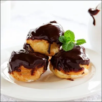 P - Ces pâtisseries sont des "profiteroles".
