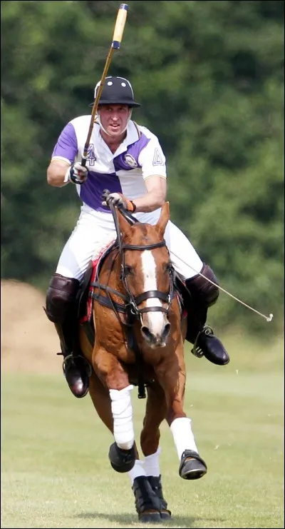 Trouvez le nom de cette célébrité !