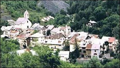 Village azuréen, dans le parc national du Mercantour, Entraunes se situe dans le département ...
