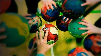 Handball - Combien y a-t-il de joueurs, en tout, sur le terrain ?