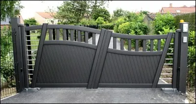 A-t-on le droit de se garer devant un portail ?