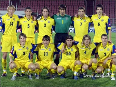 Contre qui l'équipe de France s'est-elle difficilement imposée en barrages de qualifications ?