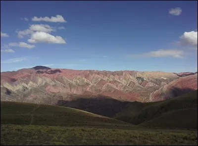 Comment s´appelle la célèbre montagne aux 14 couleurs dans le Nord-Ouest de l´Argentine?