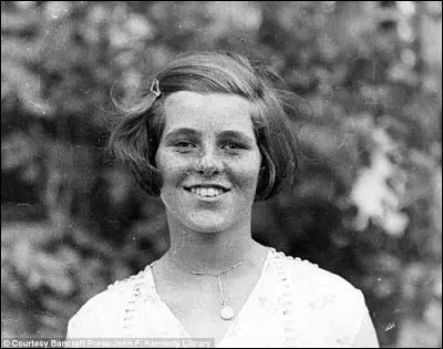 Comment s'appelait la petite soeur du président américain John Fitzgerald Kennedy (qui avait un léger retard mental) ?