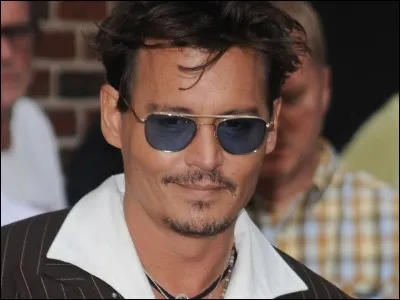 Dans "Pirates des Cara&iuml;bes", le personnage principal est Johnny Depp. Dans quel autre film a-t-il jou&eacute; ?